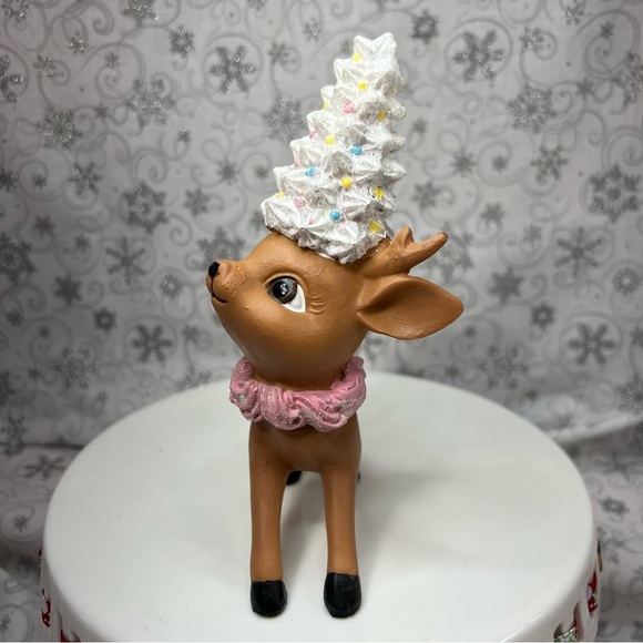 Kitschy Retro Vintage Inspired Sweet Treat Reindeer w/ White Frosting Hat - Picture 4 of 12